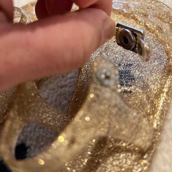 NWOT GOLD SPARKLE JELLY SANDALS - SIZE 6-12M - Picture 7 of 7